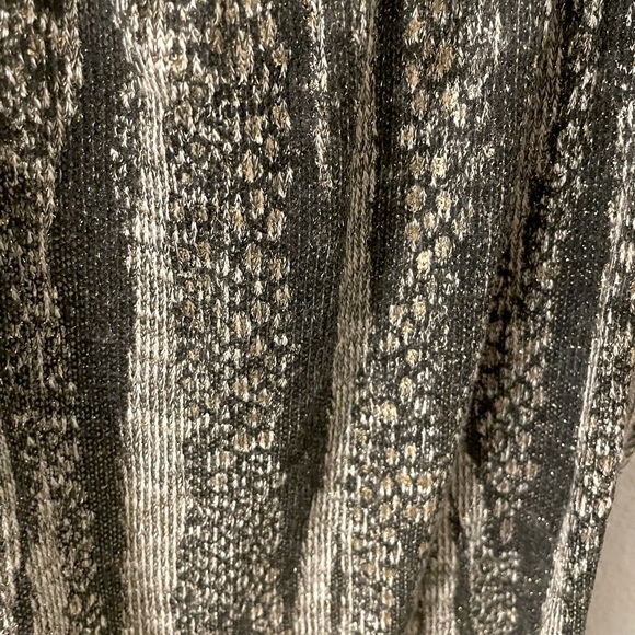 One of a Kind Black&White Leopard/Zebra print - Picture 4 of 10